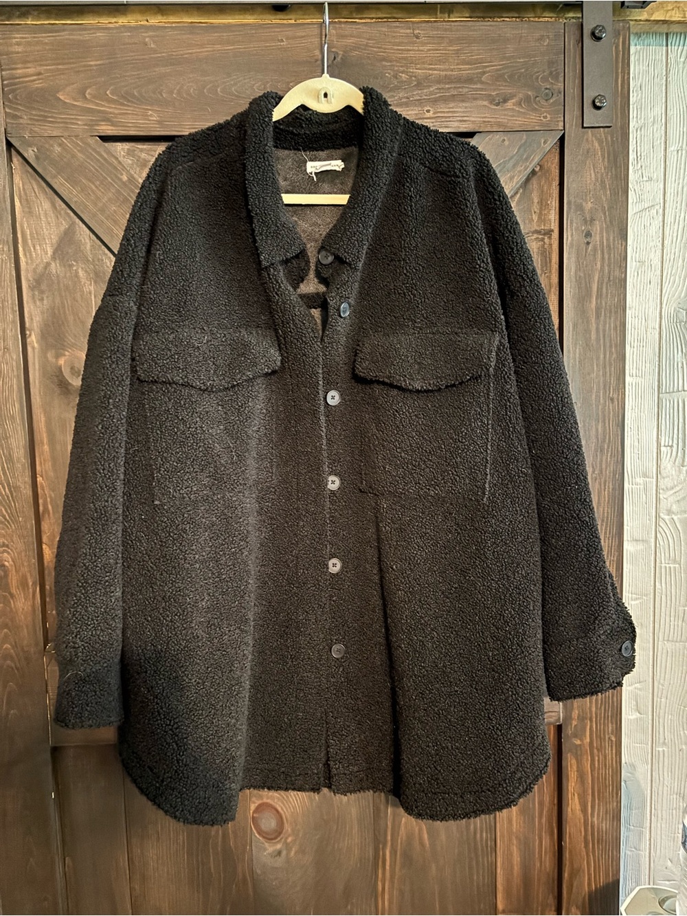 Good American: Black Sherpa Button-Up Coat